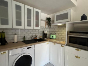 Pavillon Refait à Neuf à Argelès-sur-Mer, Climatisé avec Wi-Fi, Terrasse et Piscine, Proche Plage - FR-1-732-82